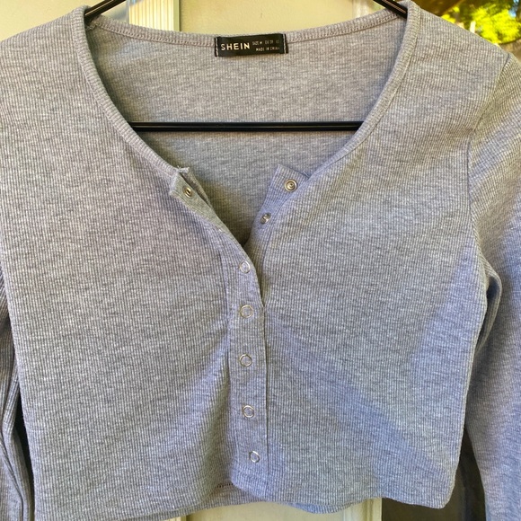 Gray long sleeve button up, cropped t-shirt - Picture 3 of 3